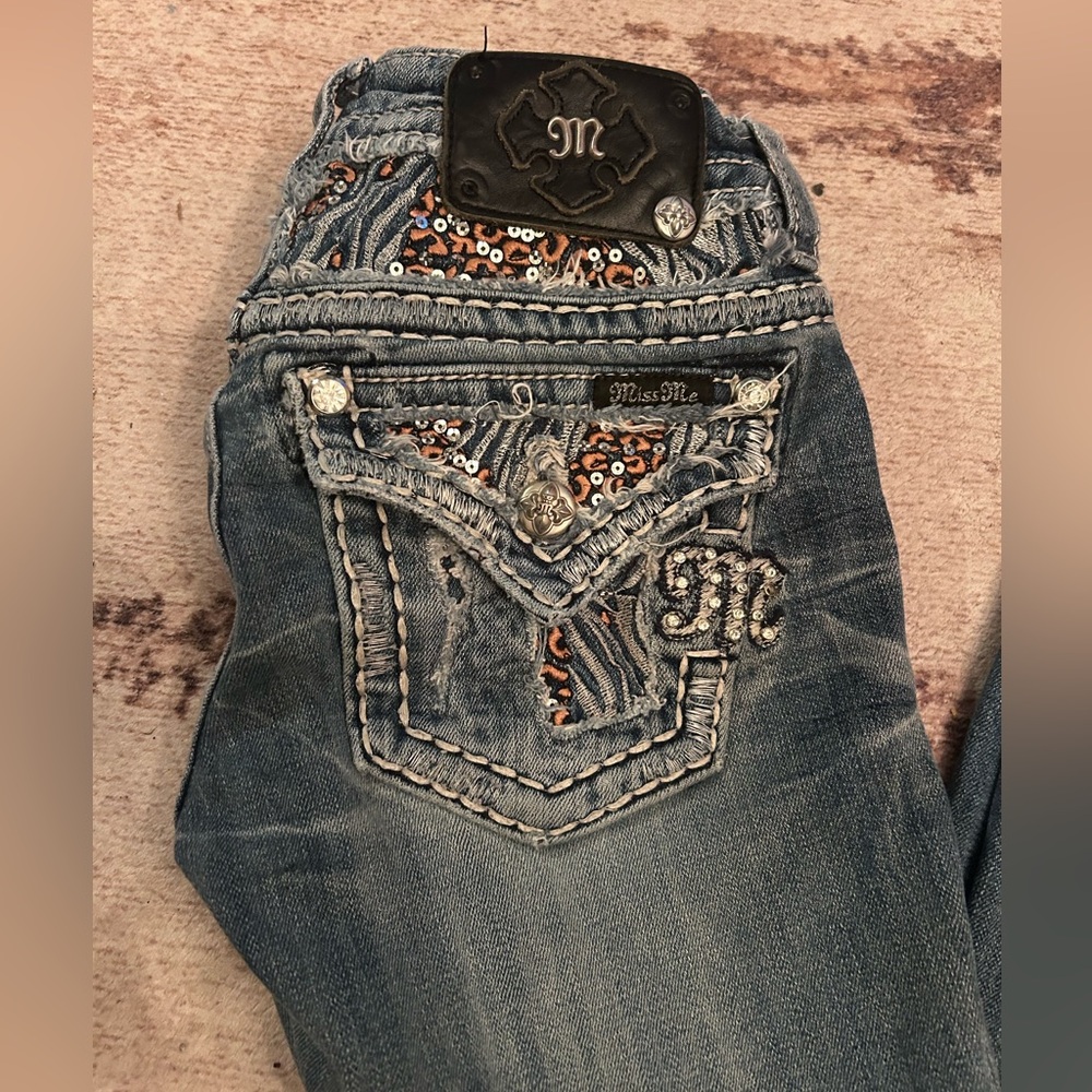 Buckle Miss Me Women's Blue Jeans with Silver and Bronze Accents size 25 bootcut